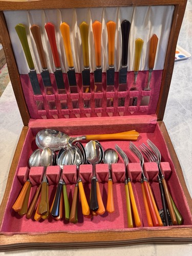 Vintage bakelite mid - vintage,